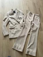 Nikkie set blazer pantalon maat 32 34 xs josh v broek beige, Kleding | Dames, Jasjes, Kostuums en Pakken, Ophalen, Zo goed als nieuw