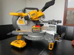 Dewalt DCS781 accu afkortzaag + onderstel DE7023, Ophalen, 70 mm of meer, Zo goed als nieuw, Afkortzaag