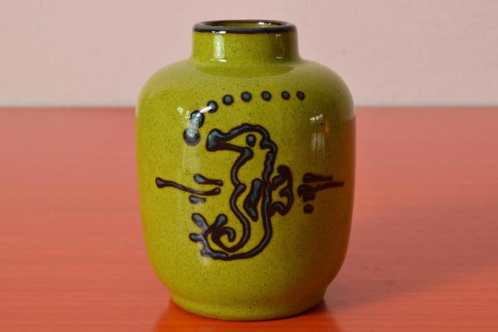 Retro vintage jaren 60 vaasje met zeepaardje, Antiek en Kunst, Antiek | Vazen, Ophalen of Verzenden