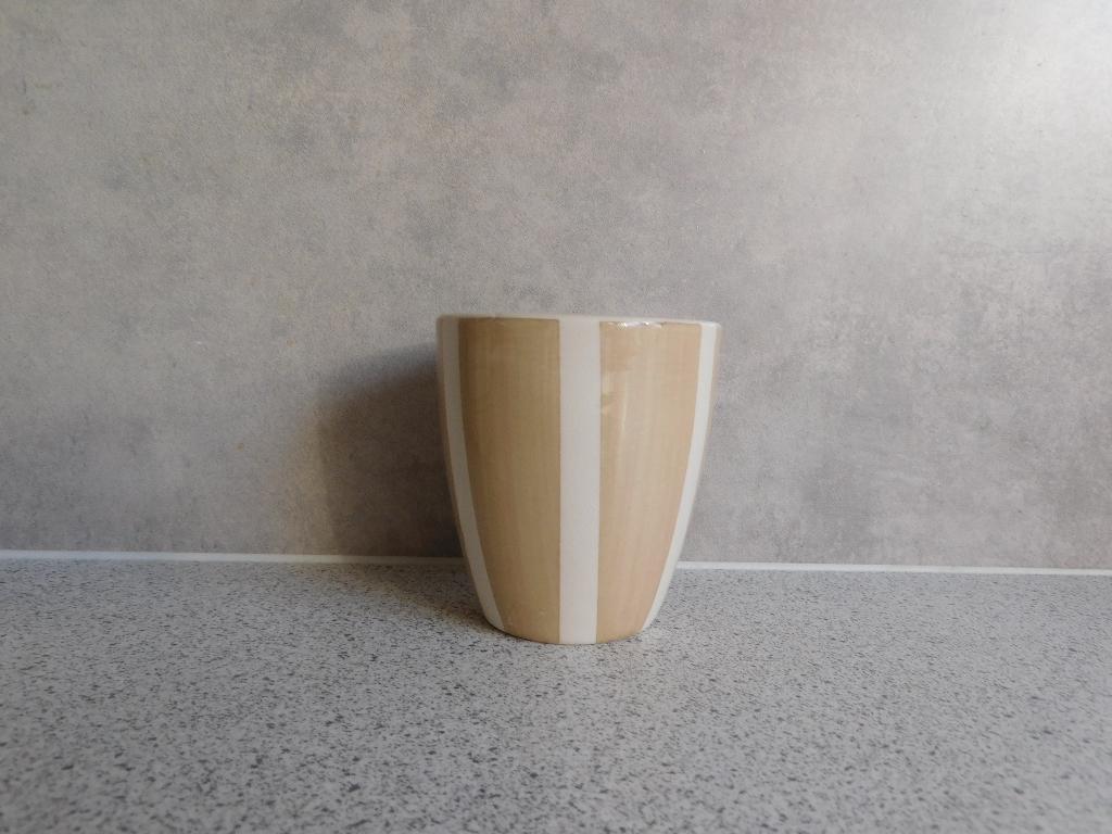 Mok 8x7 cm. Strepen Crème Beige Kitchen Trend, Huis en Inrichting, Keuken | Servies, Ophalen of Verzenden, Zo goed als nieuw, Overige stijlen