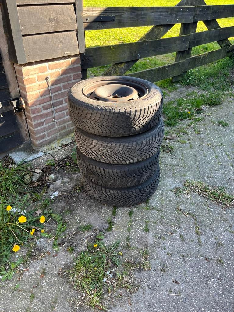 Winterbanden Vredestein 185/65/15 op stalen velg Peugeot, Ophalen, Gebruikt, 15 inch, Banden en Velgen