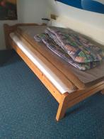 3 een persoons bedden / bed en 2 school tafeltjes, Ophalen, Gebruikt, 90 cm, Eenpersoons