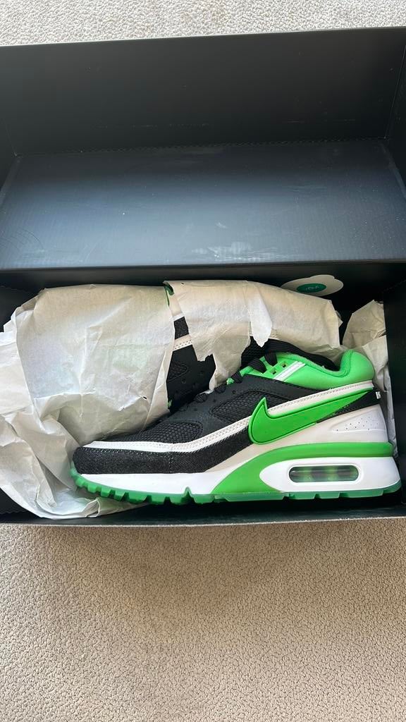 Nike Air Max BW “Rotterdam” – DJ9786-001 – NIEUW IN DOOS, Kleding | Heren, Schoenen, Ophalen of Verzenden, Zo goed als nieuw, Zwart
