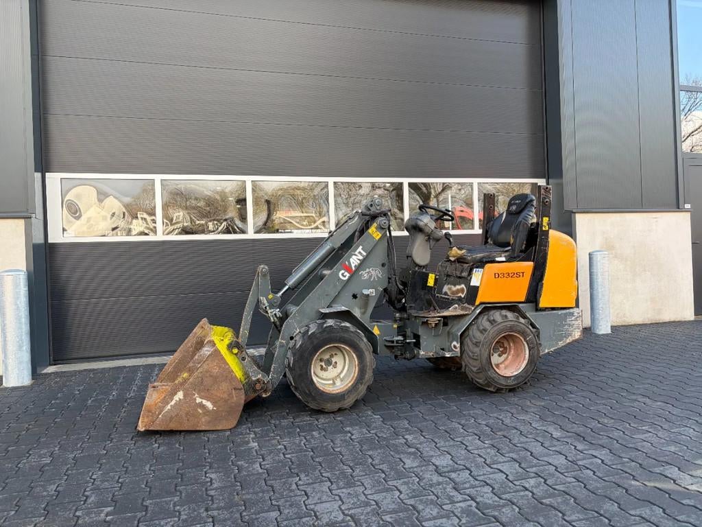 Giant D332ST minishovel/shovel (bj 2011), Zakelijke goederen, Machines en Bouw | Kranen en Graafmachines, Wiellader of Shovel