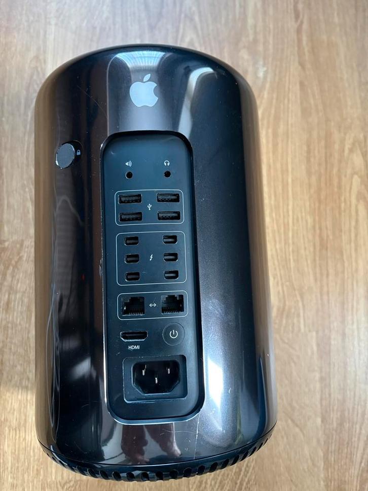 Mac Pro 8-Core Intel Xeon E5 D500, Computers en Software, Apple Desktops, Gebruikt, Mac Pro, SSD, 3 tot 4 Ghz, 64 GB of meer, Ophalen