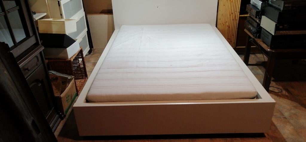 IKEA tweepersoonsbed met matras 140x200 - z.g.a.n., Ophalen, Wit, Tweepersoons, Zo goed als nieuw