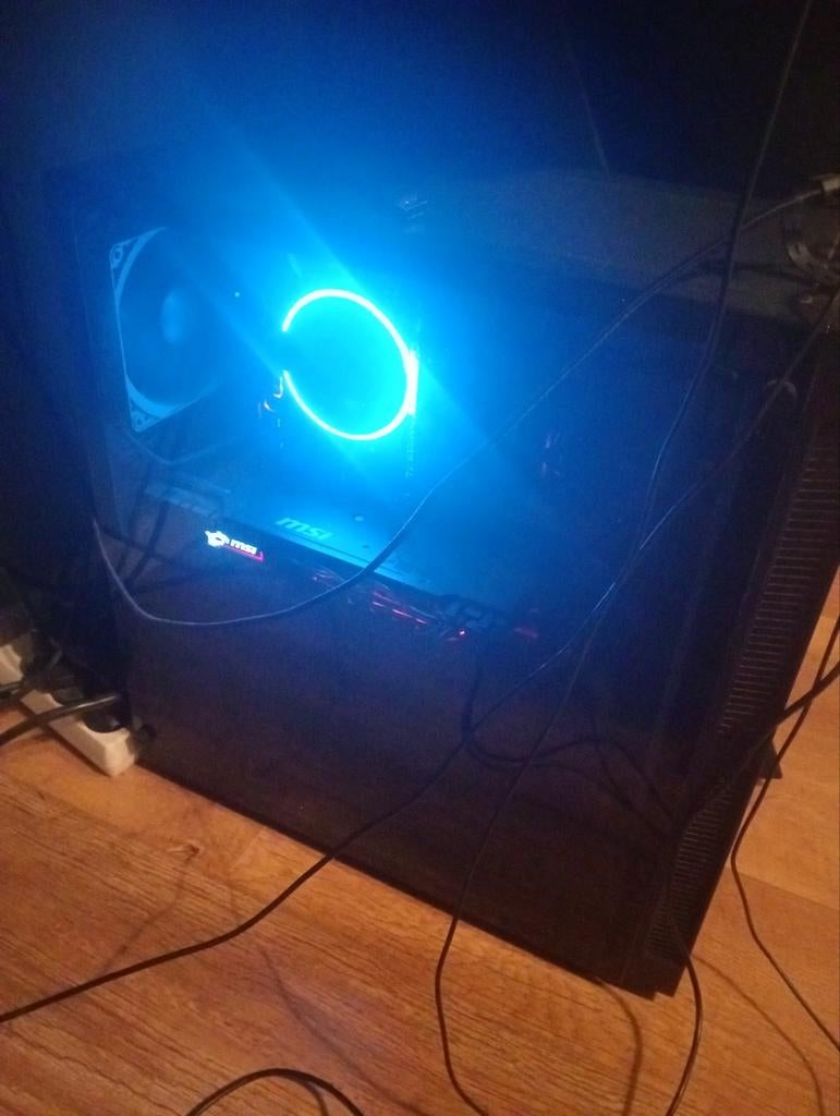 Gaming PC Setup (Was €1300) Ryzen 7, GTX 1070, 2 Schermen,., Computers en Software, Desktop Pc's, Zo goed als nieuw, Gaming, Ophalen