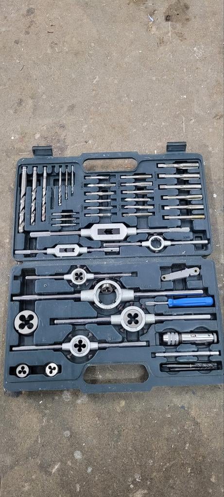 Complete Tappen en Snijplaten Set in Koffer, Ophalen, Gebruikt
