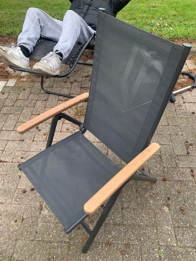 Inklapbare tuinstoel met houten armleuningen, Tuin en Terras, Tuinstoelen, Ophalen, Gebruikt, Aluminium, Inklapbaar