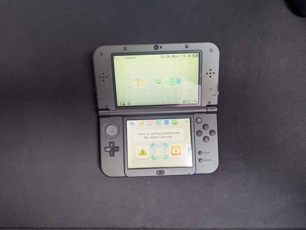 Nintendo New 3DS XL - Grijs - ips + tn, Spelcomputers en Games, Spelcomputers | Nintendo 2DS en 3DS, Ophalen, Gebruikt, Zwart