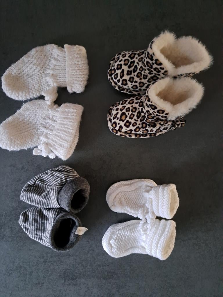 4 paar baby slofjes - diverse stijlen, Kinderen en Baby's, Babykleding | Schoentjes en Sokjes, Ophalen of Verzenden, Gebruikt