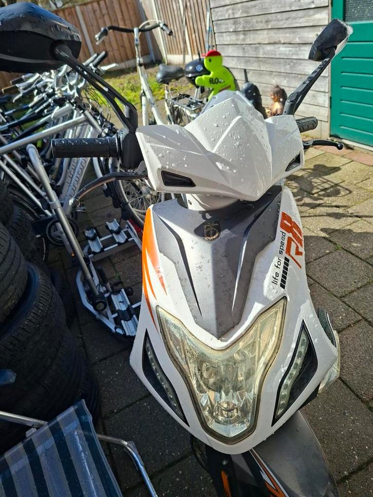 Te koop MOET VANDAAG WEG scooter opknapper, Fietsen en Brommers, Scooters | SYM, Gebruikt, Overige modellen, Benzine, Ophalen