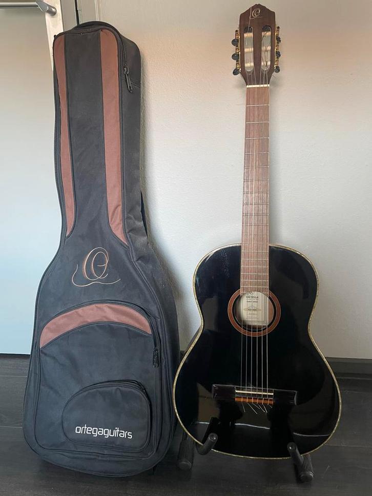 Ortega R221SNBK Klassieke Gitaar met hoes, Muziek en Instrumenten, Snaarinstrumenten | Gitaren | Akoestisch, Zo goed als nieuw