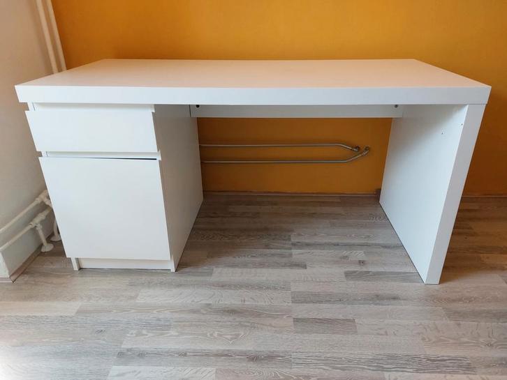 Wit ikea malm bureau 140x65cm, Huis en Inrichting, Bureaus, Gebruikt, Bureau, Ophalen