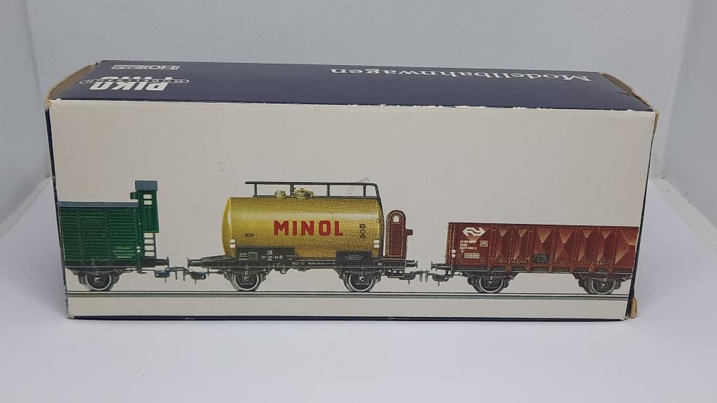 Piko H0 5/6407-010 Veetransportwagon DR met doos, Hobby en Vrije tijd, Modeltreinen | H0, Gelijkstroom, Wagon, Zo goed als nieuw