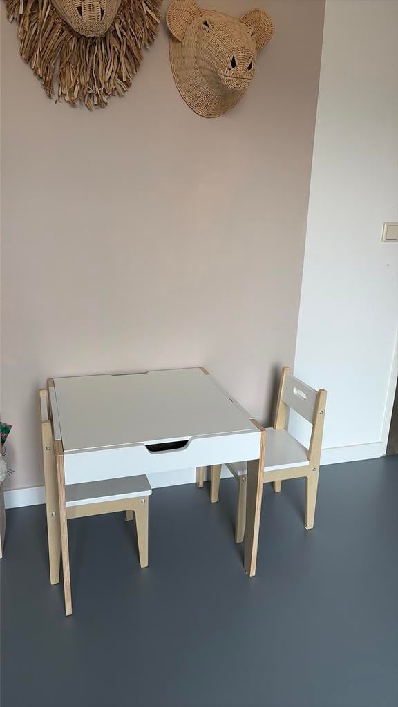 Speeltafeltje met twee stoeltjes, Ophalen, Zo goed als nieuw, Tafel(s) en Stoel(en)