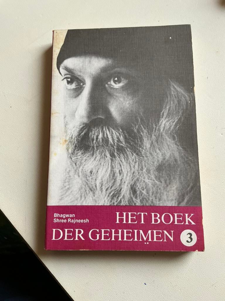 BHAGWAN SHREE RAJNEESH. HET BOEK DER GEHEIMEN 3, Boeken, Ophalen of Verzenden, Gelezen, Achtergrond en Informatie