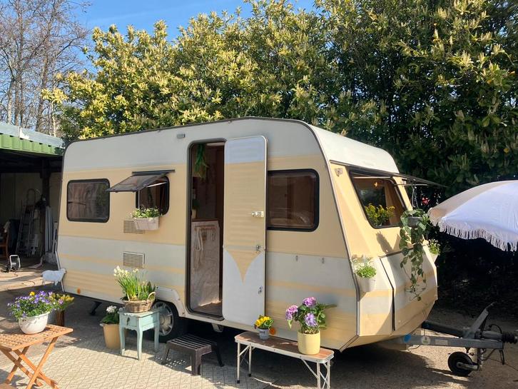 Caravan te koop.Dethleff , Retro , Gepimpte 4 pers caravan, Caravans en Kamperen, Caravans, Bedrijf, 500 - 750 kg, Rondzit, Dethleffs