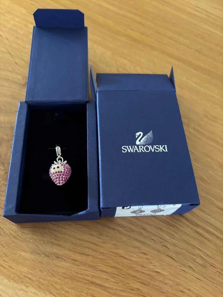 Swarovski charm bedels nieuw in doos origineel, Ophalen of Verzenden, Zo goed als nieuw, Figuurtje