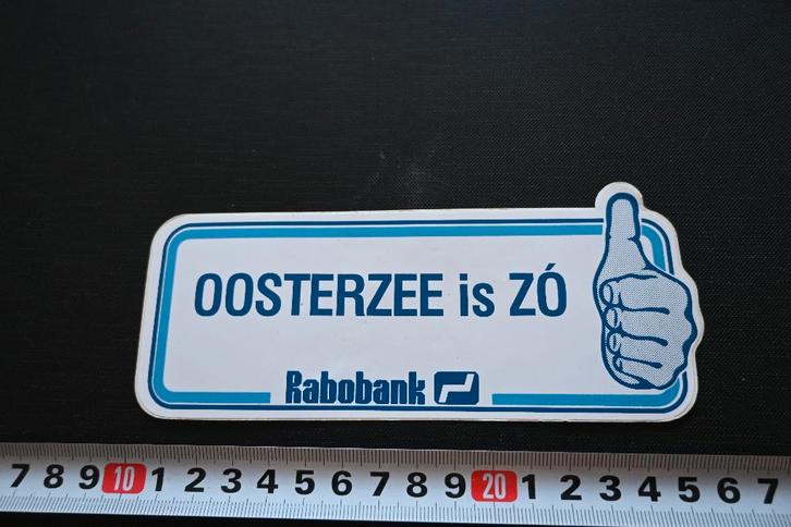 sticker OOSTERZEE IS ZÓ - rabobank - duim omhoog, Verzamelen, Stickers, Zo goed als nieuw, Ophalen