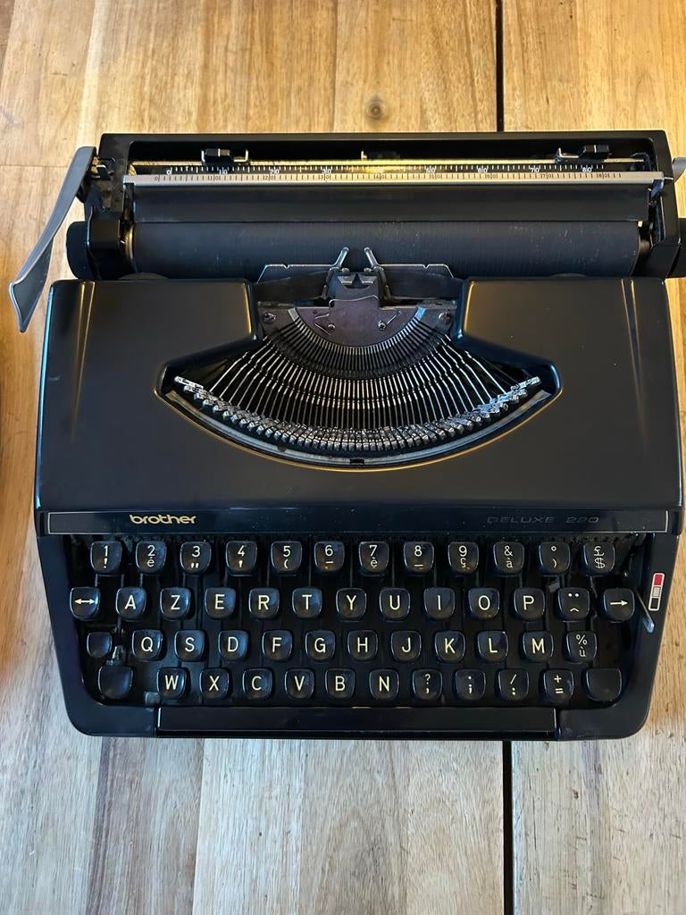 Vintage typemachine typewriter brother deluxe 220, Ophalen, Gebruikt