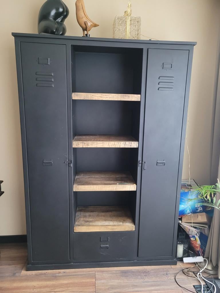 Industriele metalen uitzet van meubels, Ophalen, Zo goed als nieuw