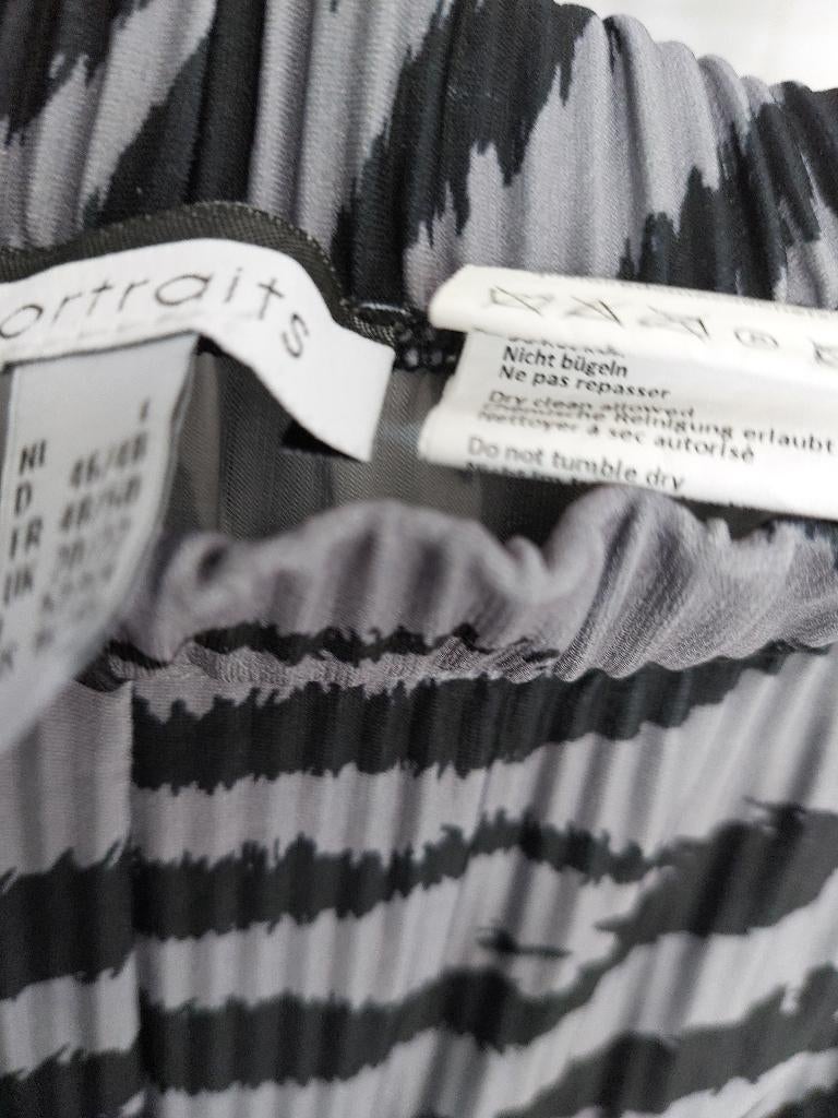 Yoek broek maat L, Ophalen of Verzenden, Zo goed als nieuw, Zwart, Broek of Spijkerbroek