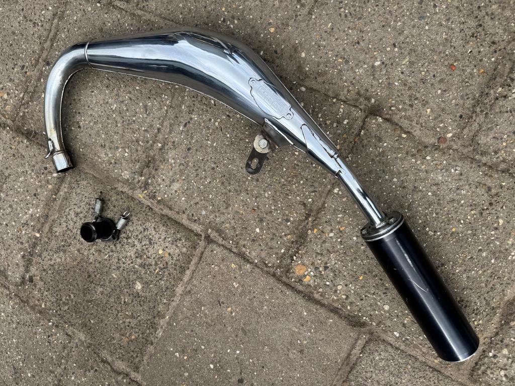 Scr corse chrome 50/70 uitlaat onderlangs Derbi / Aprillia, Ophalen of Verzenden, Zo goed als nieuw, Uitlaat