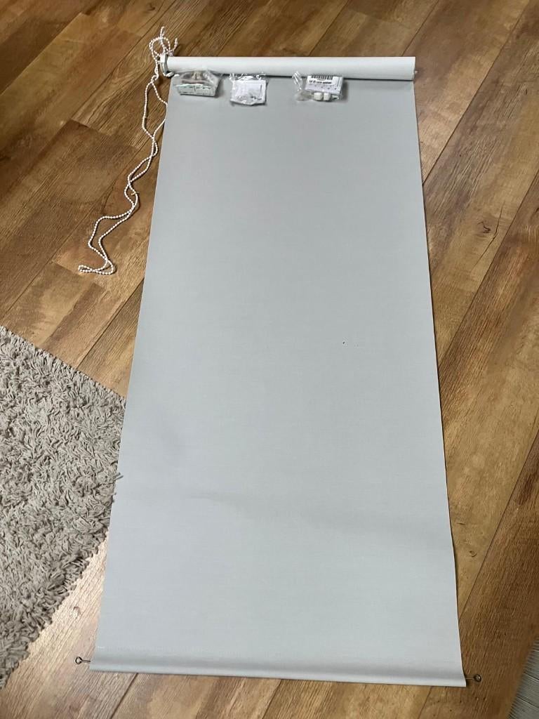 Twee verduisterende rolgordijnen, 100 tot 150 cm, Nieuw, Nieuw, lichtgrijs, Grijs