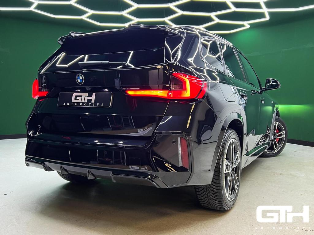 BMW X1 sDrive20i M-Sport Pro | Lane | Pano | Trekhaak, Auto's, BMW, 1800 kg, Euro 6, 156 pk, Zwart