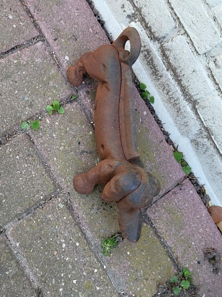 Gietijzeren teckel om de schoenen/laarzen te schrapen, Tuin en Terras, Ophalen of Verzenden, Gietijzer