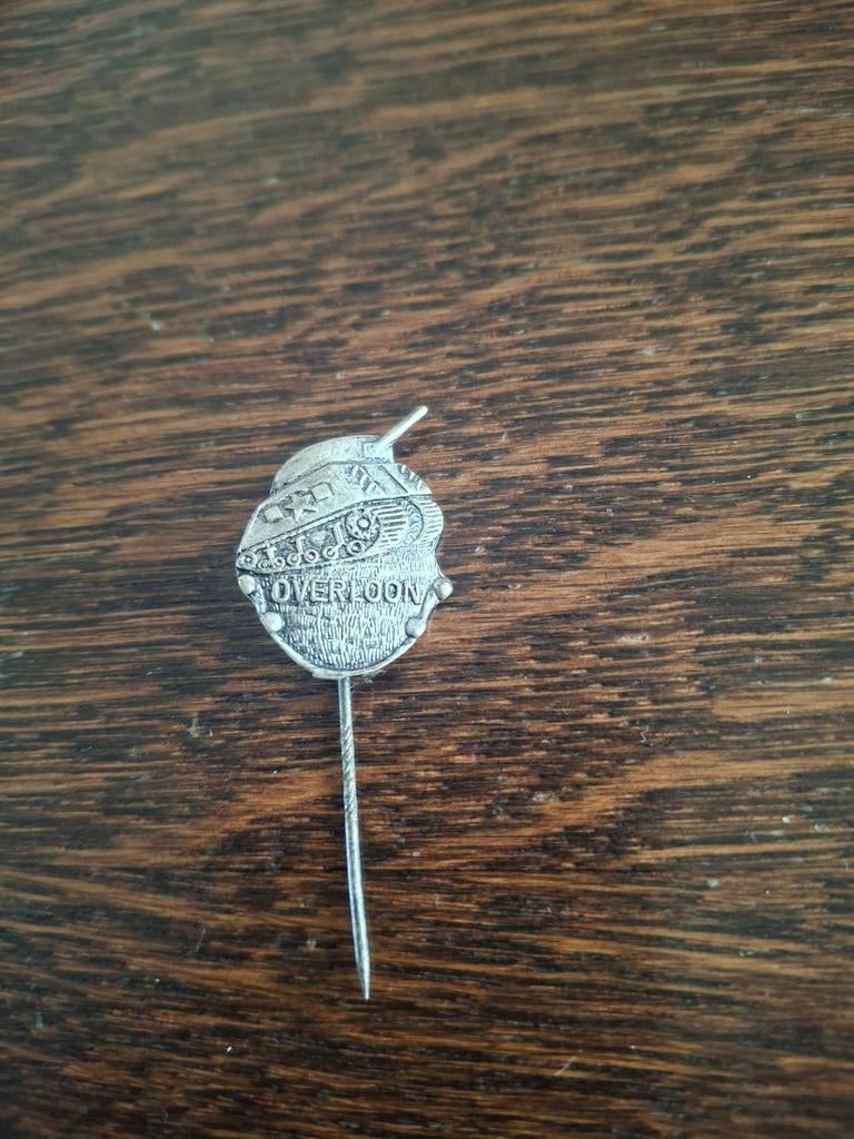 Speldje Oorlogsmuseum Overloon Tank, Ophalen of Verzenden, Gebruikt, Overige onderwerpen, Speldje of Pin