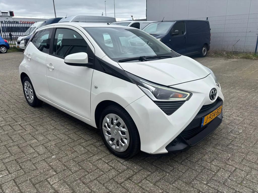 Toyota Aygo 1.0 VVT-i x-play € 9.250,00, Stof, Gebruikt, Wit, Origineel Nederlands