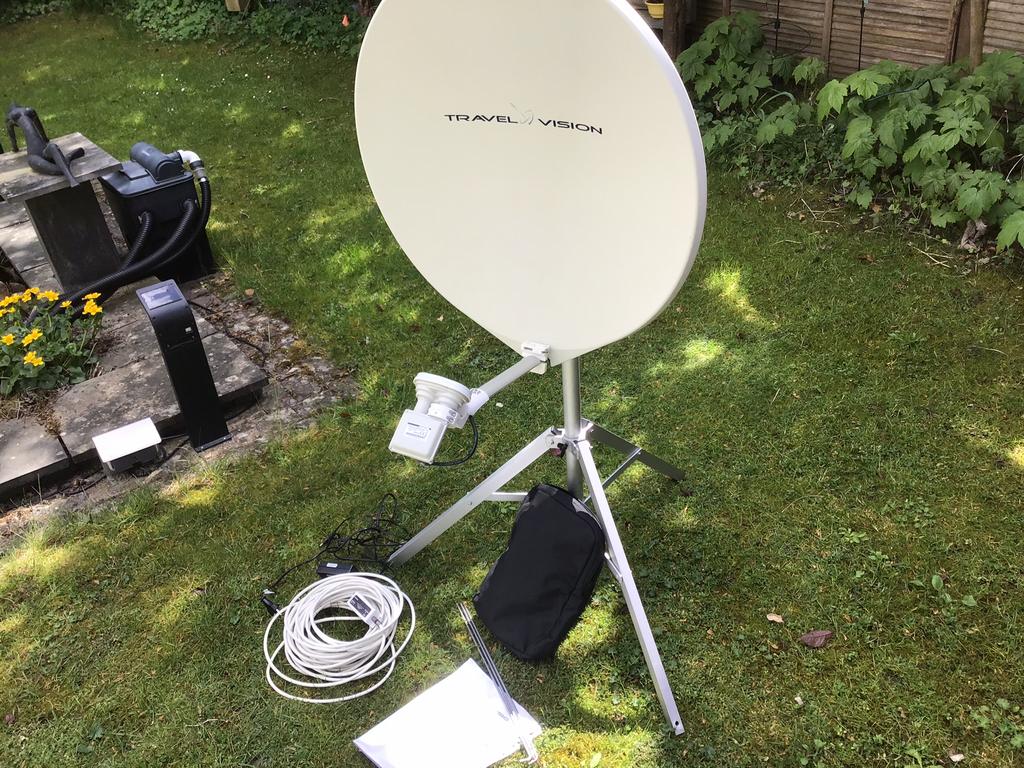 Travel Vision R6 schotel met automatische satelliet zoeken, Ophalen, Gebruikt, (Schotel)antenne, Overige merken