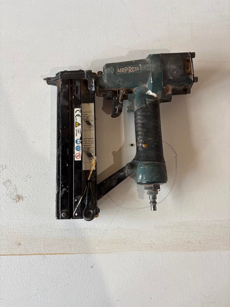 Airpress nietmachine perslucht, Ophalen, Gebruikt