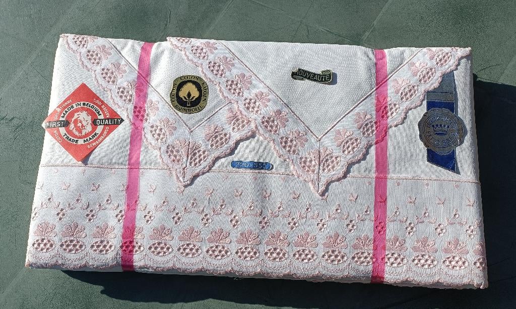 Vintage *nieuw* beddengoed roze kant 2x laken 2x sloop (A23), Huis en Inrichting, Slaapkamer | Beddengoed, Overige kleuren, Overige typen