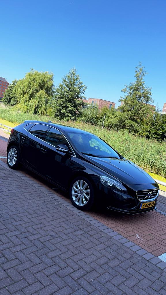 Volvo V40 1.6 D2 115PK 2013 Zwart, Auto's, Volvo, Voorwielaandrijving, 4 cilinders, Zwart, Origineel Nederlands