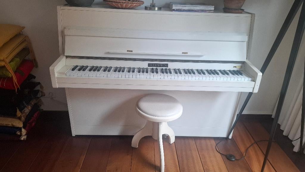 Rippen piano. Gratis af te halen., Ophalen, Gebruikt, Wit, Piano
