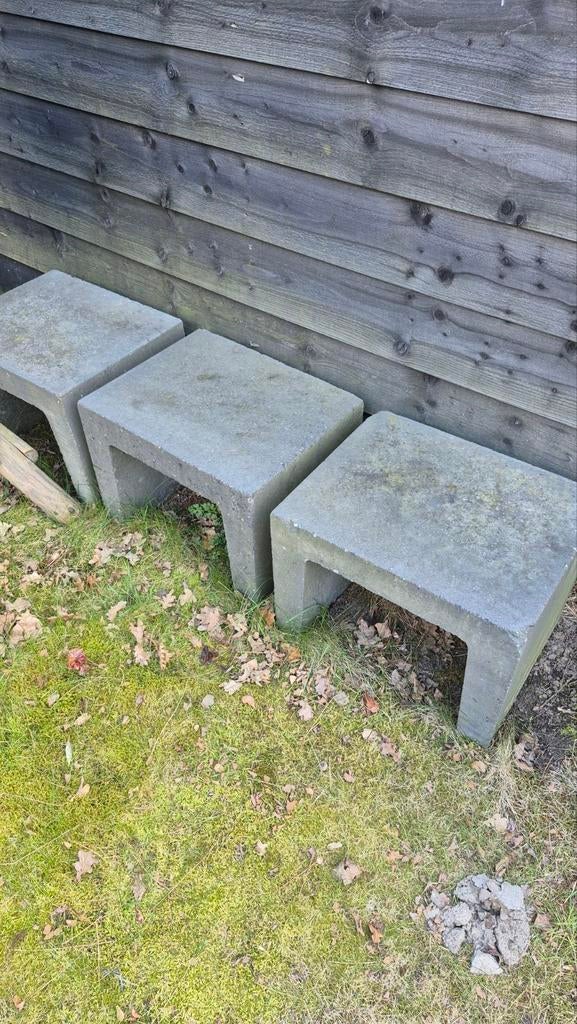 4x U-vorm betonblokken, Ophalen, 2 zitplaatsen