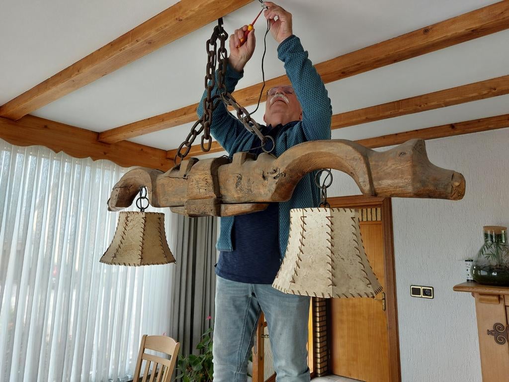 Ossenjuk hanglamp, Ophalen, Hout