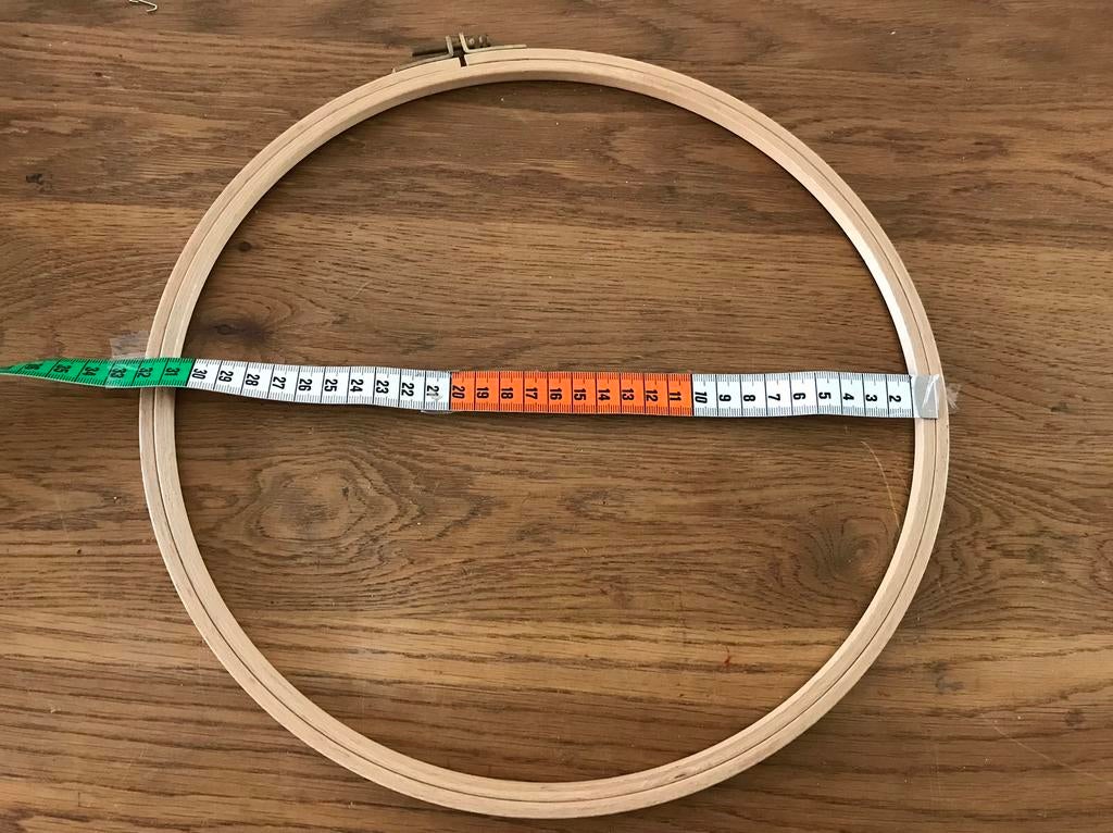 Grote borduurring van hout ,ca. 31 cm, Ophalen of Verzenden, Zo goed als nieuw