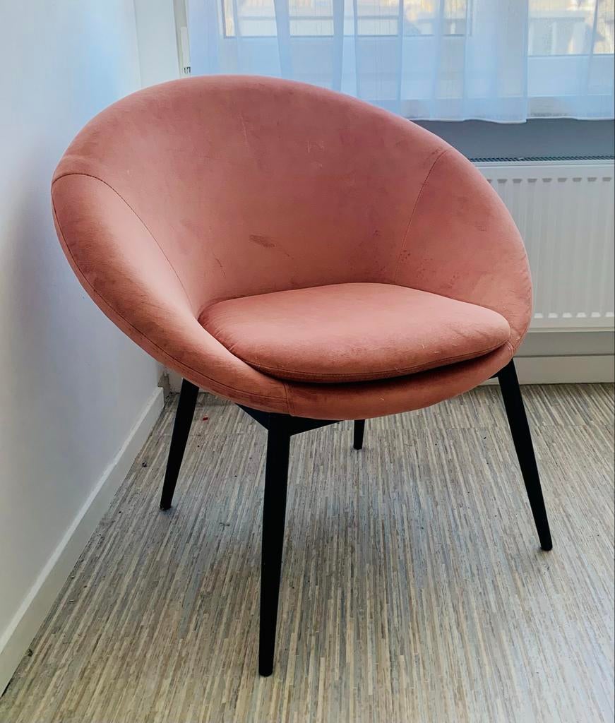 Roze kuipstoel met zwarte poten, Huis en Inrichting, Stoelen, Ophalen, Gebruikt, Overige kleuren, Eén