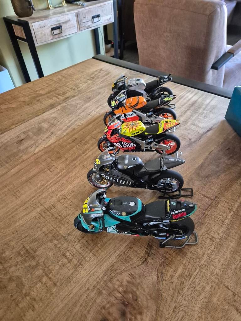 Valentino rossi schaalmodellen, Ophalen, Motor