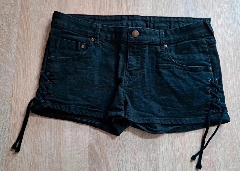 Kort Broekje - Hotpants - Maat 40 - H&M - Gothic - Goth, Maat 38/40 (M), H&M, Kort, Zwart