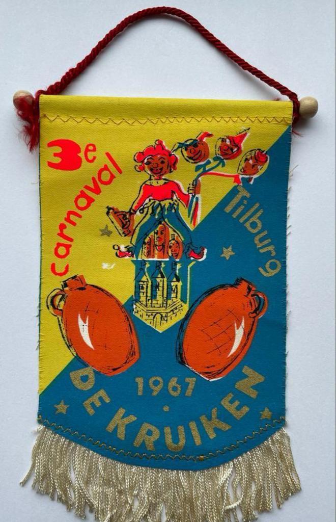 Gezocht: kruikenstad  jaarmotto's 1966, 1967 en 1968, Ophalen of Verzenden, Gebruikt, Feestartikel, Carnaval