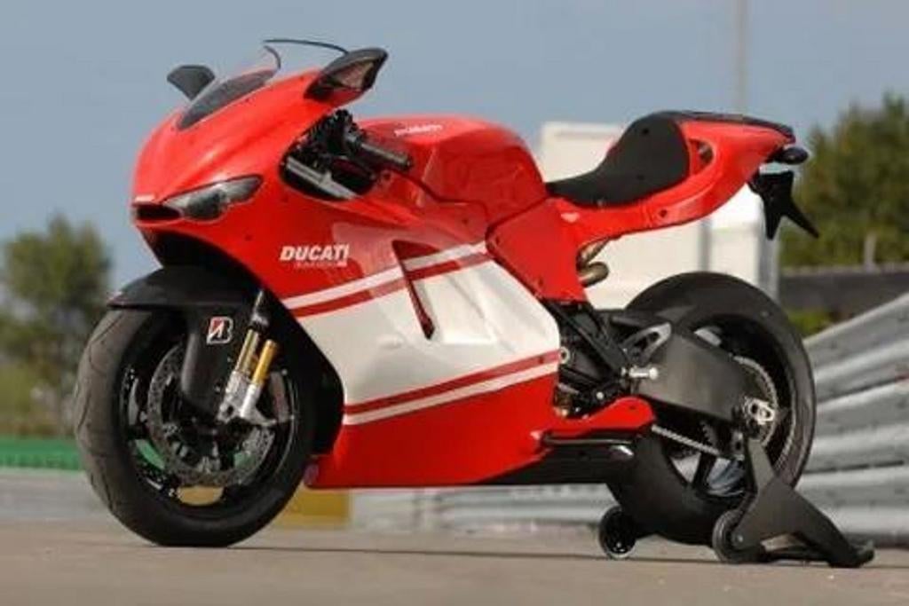 Gezocht: DUCATI D 16 RR DESMOSEDICI ETC ETC, Motoren, DUCATI, 4 cilinders, Motorrijbewijs A, Onbekend
