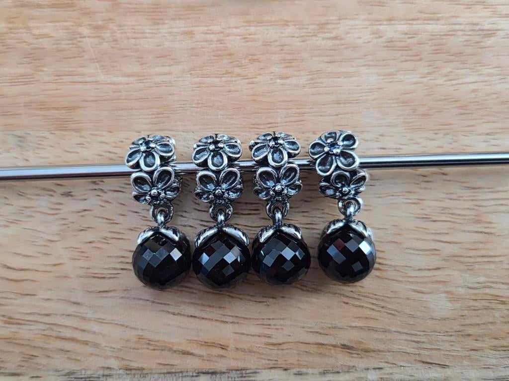 Pandora Odyssey bedels 2 beschikbaar, Sieraden, Tassen en Uiterlijk, Bedels, Pandora, Ophalen of Verzenden, Zo goed als nieuw