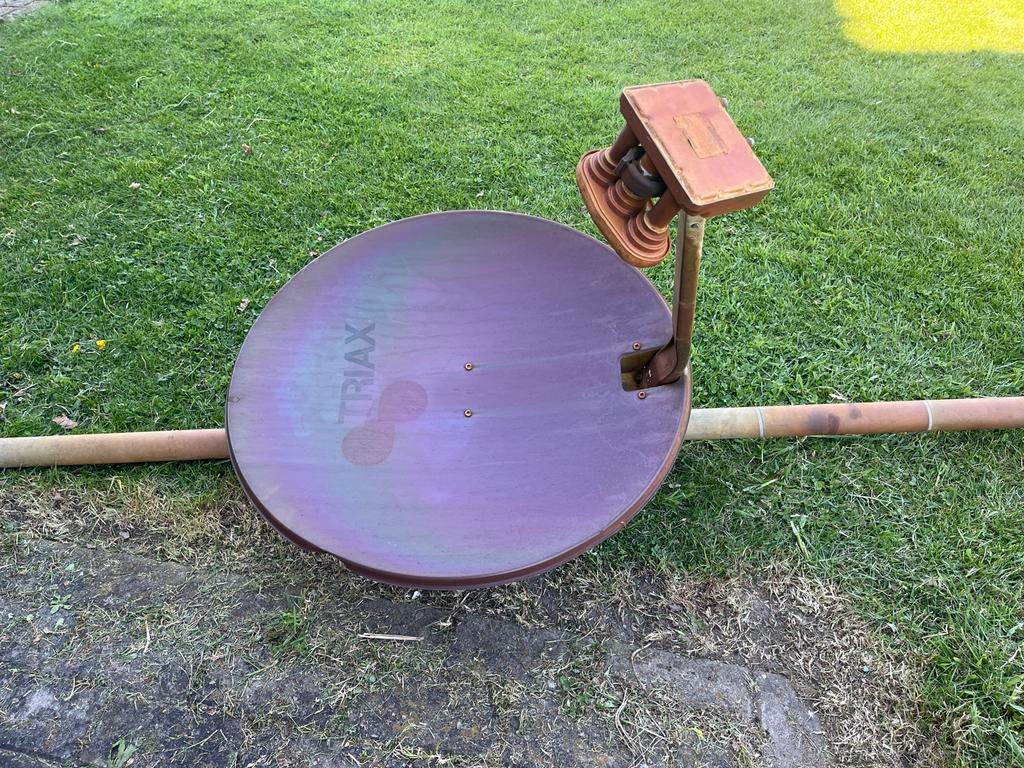 Triax Schotelantenne met Triple LNB, Ophalen, Gebruikt, (Schotel)antenne, Overige merken
