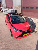Toyota Aygo 1.0 12V Vvt-i Ddrs 2015 Rood, Auto's, Voorwielaandrijving, 4 stoelen, Origineel Nederlands, Handgeschakeld