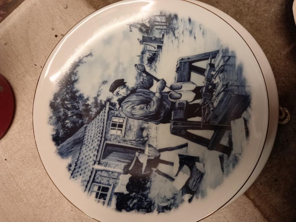 Delfts Blauw wandbord: Klompenmaker in Holland, Ophalen
